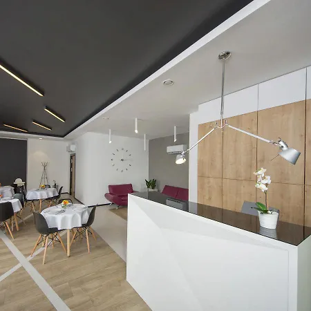 Aparthotel D20 3*